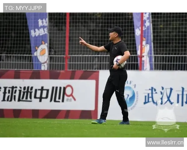 武汉足球队防反战术解析:如何在比赛中实现高效反击与稳固防守 武汉足球队防反战术解析:如何在比赛中实现高效反击与稳固防守